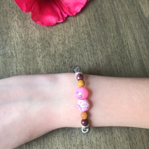 Handmade girls beaded stretch bracelet - Picture 5 of 6